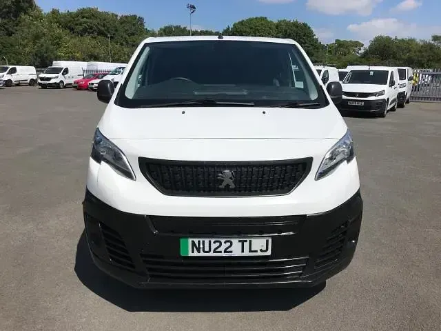 Used Peugeot e-Expert 100 kW (136 HP) 2022 White Van
