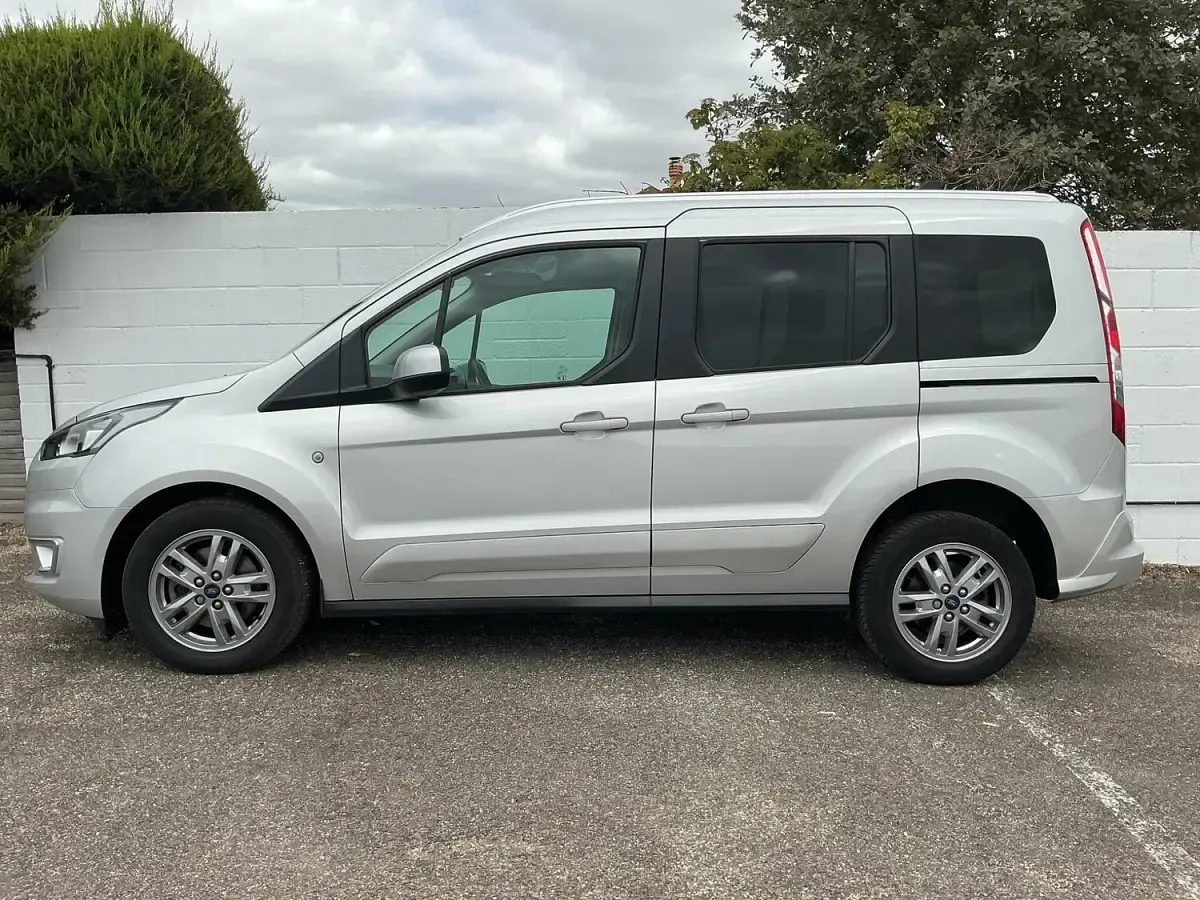 Used Ford Tourneo Connect Titanium 120 HP (88 kW) 2022 Silver MPV