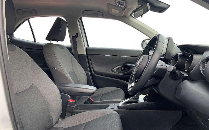 Used Toyota Yaris Hybrid 116 HP (85 kW) 2026 Estate