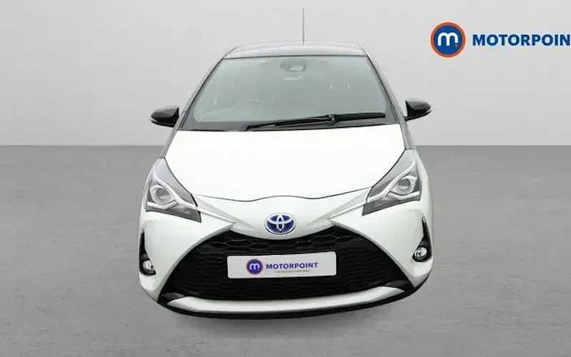 Used Toyota Yaris 111 HP (81 kW) 2018 White Hatchback