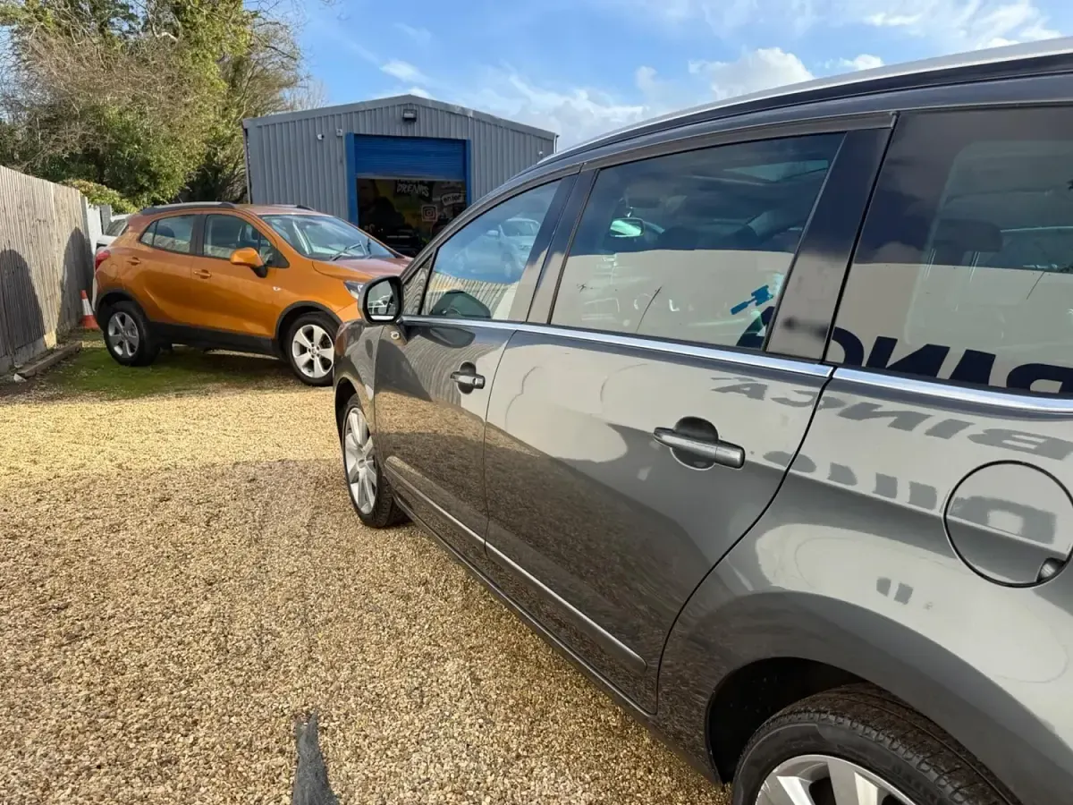 Used Peugeot 5008 Allure 120 HP (88 kW) 2015 Grey MPV