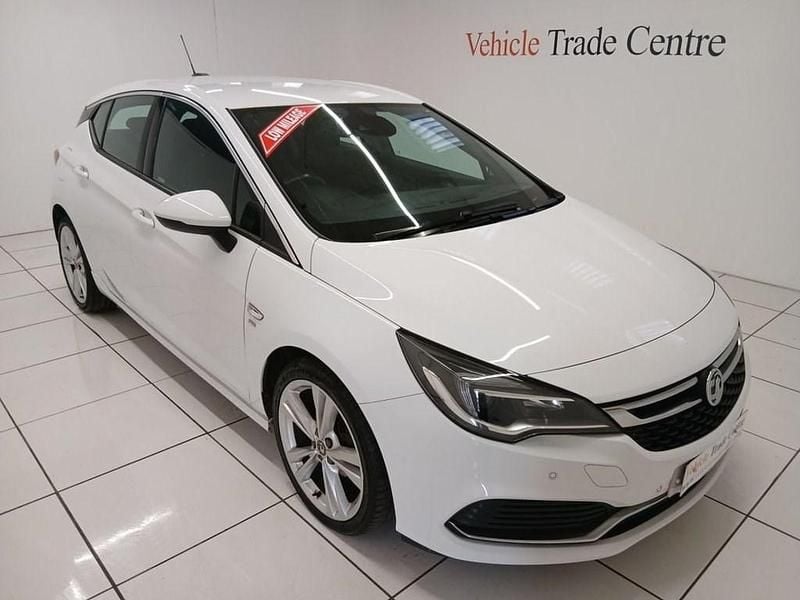 Used Vauxhall Astra SRi 150 HP (110 kW) 2017 White Hatchback