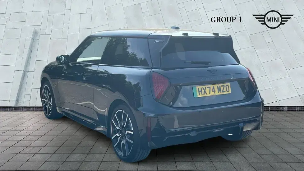 Used Mini Cooper SE Sport 158 kW (215 HP) 2024 Black Hatchback