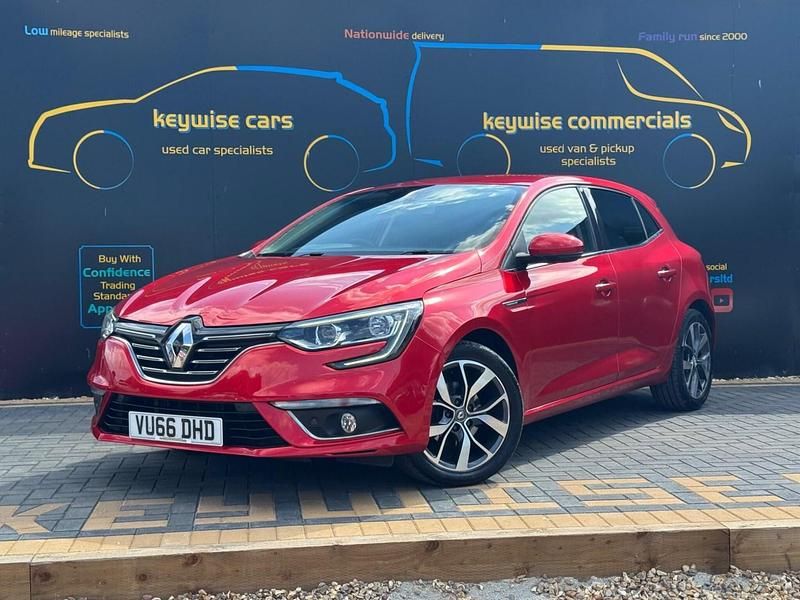 Red Used 2016 Renault Mégane III Dynamique Hatchback | £8,990 (Expensive) - Image 1/3