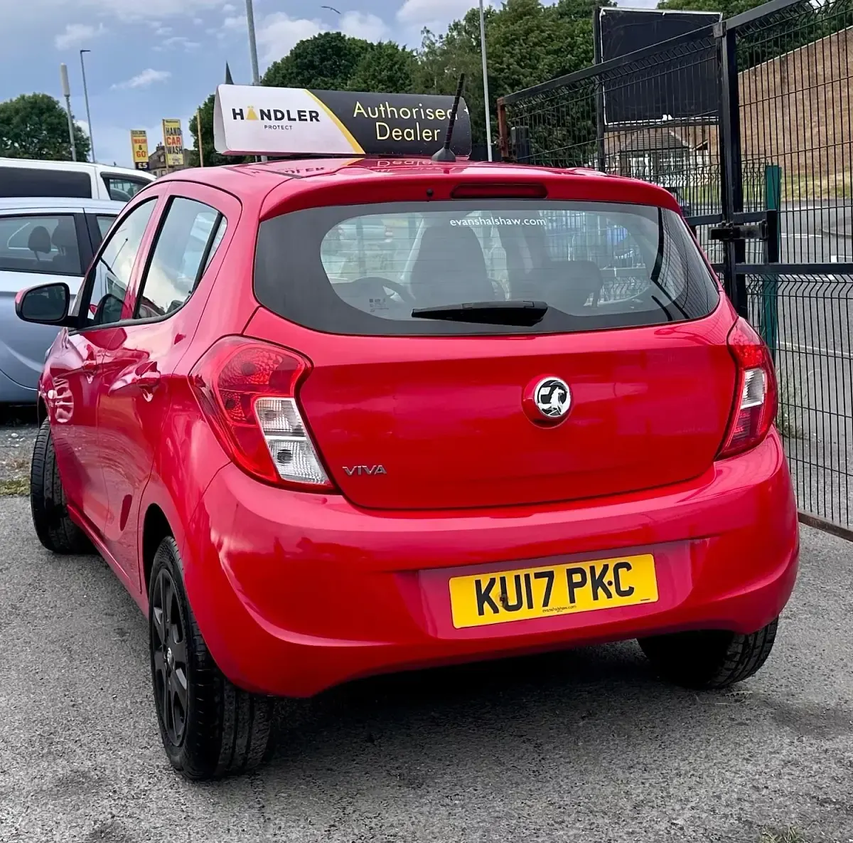 Used Vauxhall Viva 75 HP (55 kW) 2017 Red Hatchback