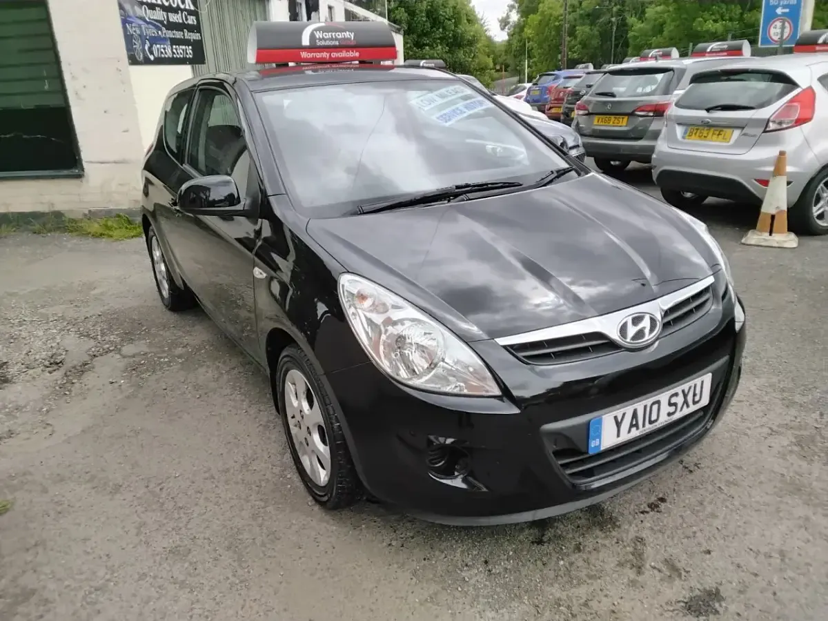 Used Hyundai i20 Comfort 78 HP (57 kW) 2010 Black Hatchback