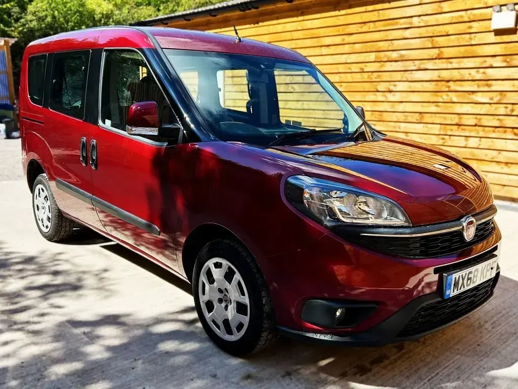 Used Fiat Doblò Easy 2018 Red MPV