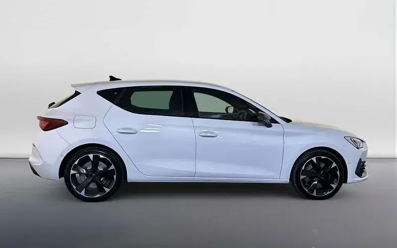 Used Cupra Leon VZ1 245 HP (180 kW) 2023 White Hatchback