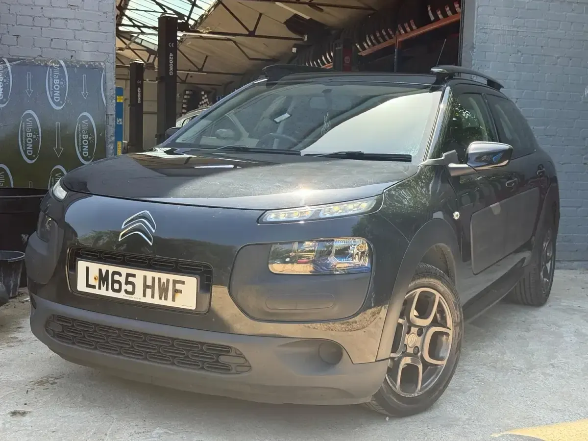 Used Citroën C4 Cactus Feel 100 HP (73 kW) 2015 Black Hatchback