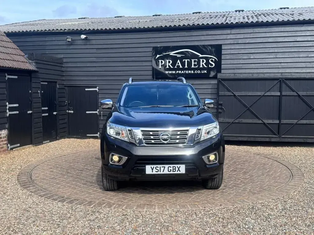 Begagnad Nissan Navara Tekna 190 HK (139 kW) 2017 Svart Pickup