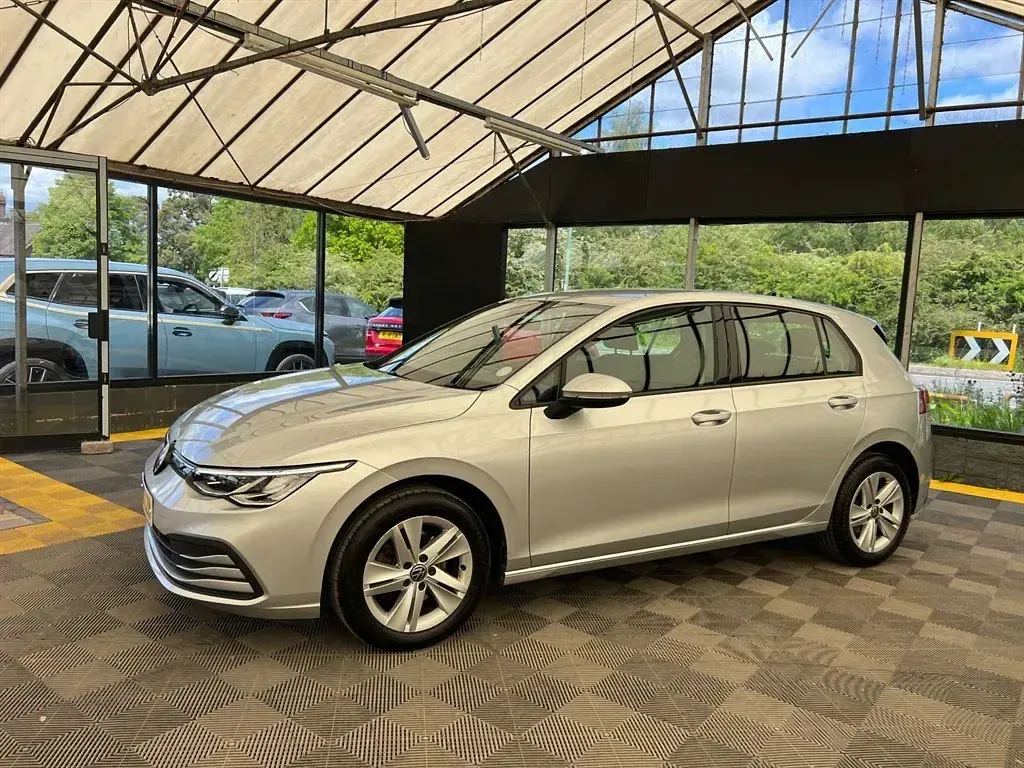 Used VW Golf VIII Life 130 HP (95 kW) 2023 Silver Hatchback