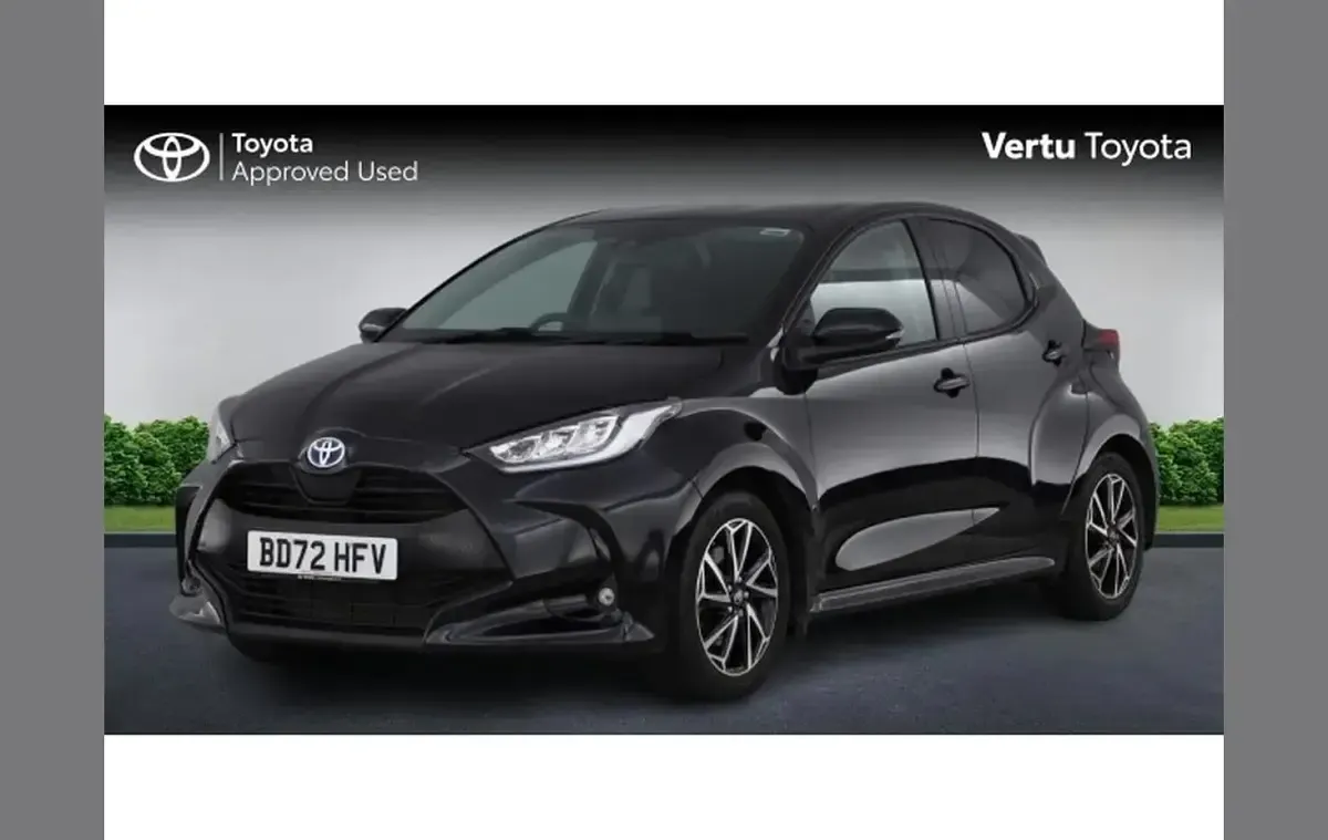 Used Toyota Yaris Design 113 HP (83 kW) 2022 Black Hatchback