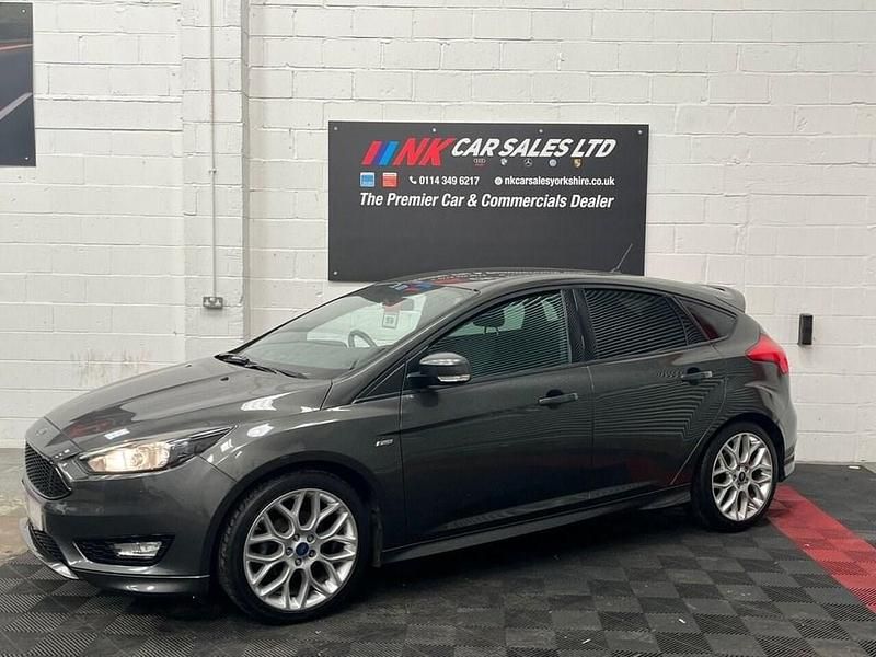 Used Ford Focus ST-Line 120 HP (88 kW) 2017 Grey Hatchback