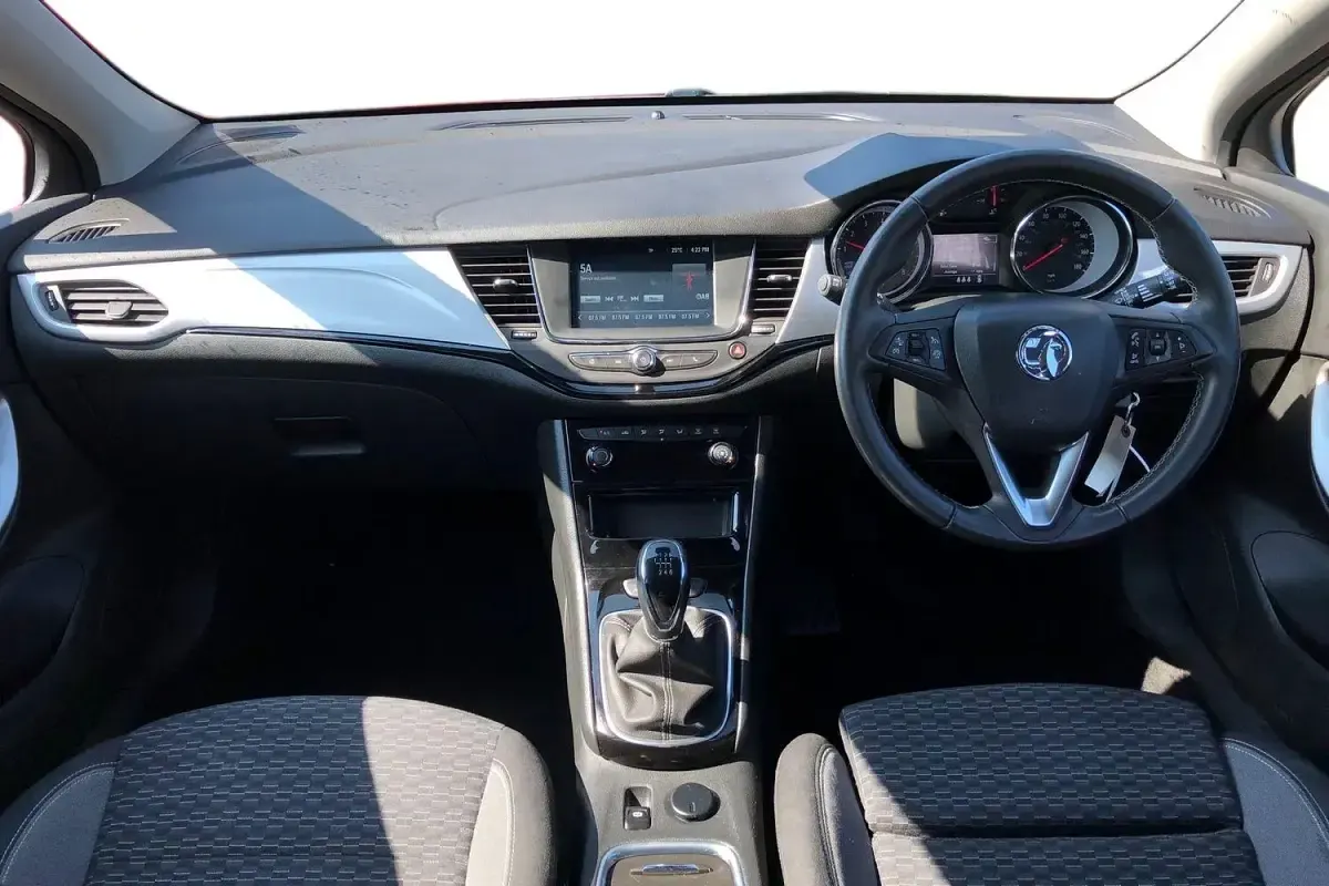 Used Vauxhall Astra SRi 145 HP (106 kW) 2021 Red Hatchback
