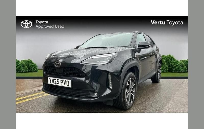 Used Toyota Yaris Cross Design 113 HP (83 kW) 2025 Black SUV