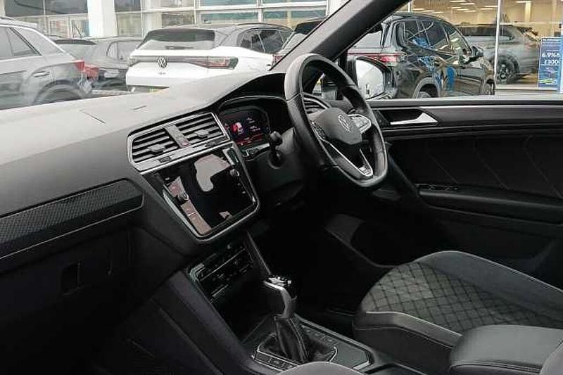 Used VW Tiguan R-line 150 HP (110 kW) 2022 Black SUV