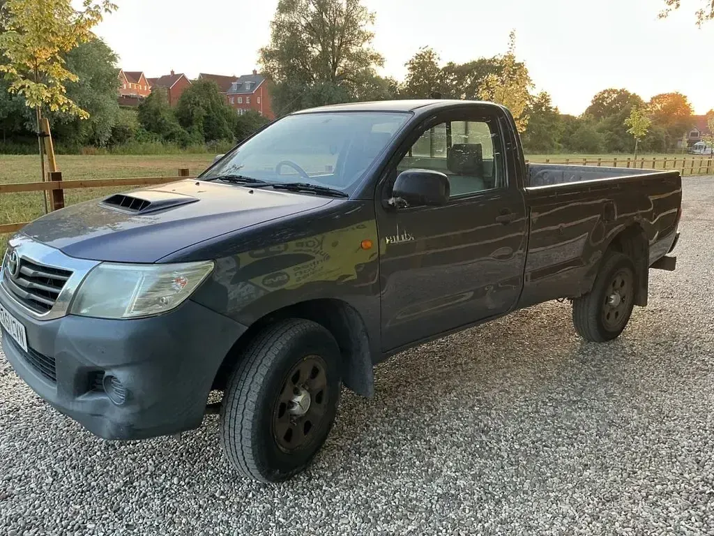 Used Toyota HiLux 2011 Grey Pickup