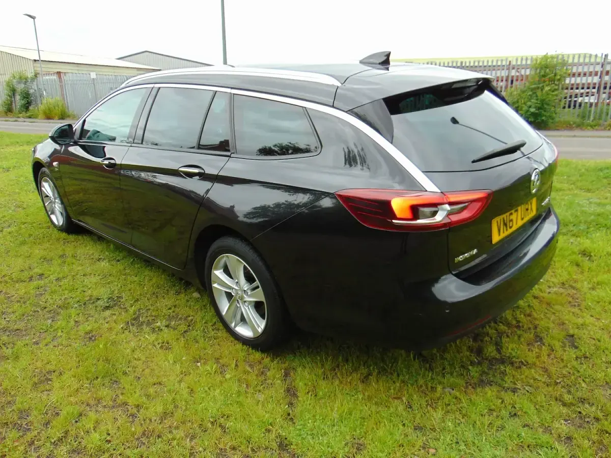 Used Vauxhall Insignia Elite 136 HP (100 kW) 2018 Black Estate