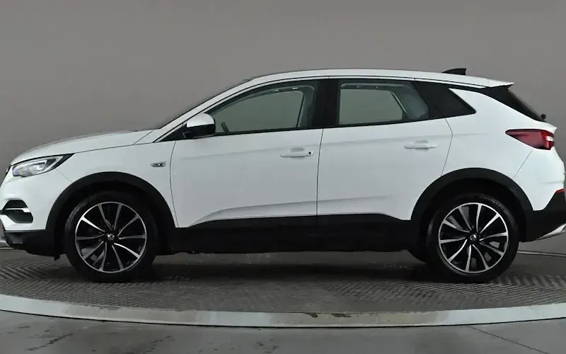 Used Vauxhall Grandland X Elite 131 HP (96 kW) 2020 White SUV