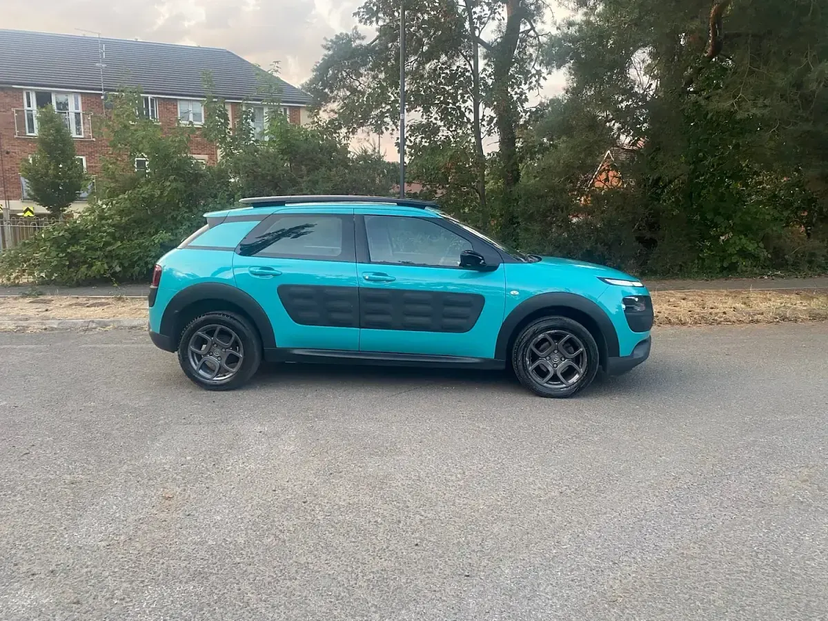Used Citroën C4 Cactus Feel 82 HP (60 kW) 2015 Blue Hatchback