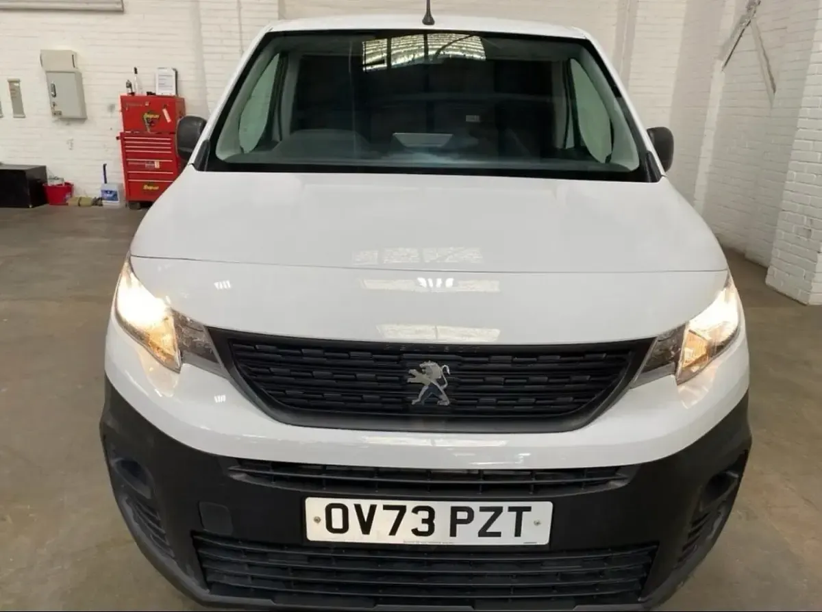 Used Peugeot Partner Premium 131 HP (96 kW) 2023 White MPV