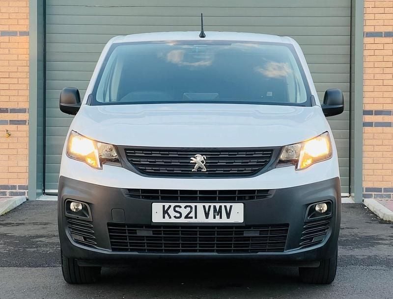 Used Peugeot Partner 131 HP (96 kW) 2021 White MPV