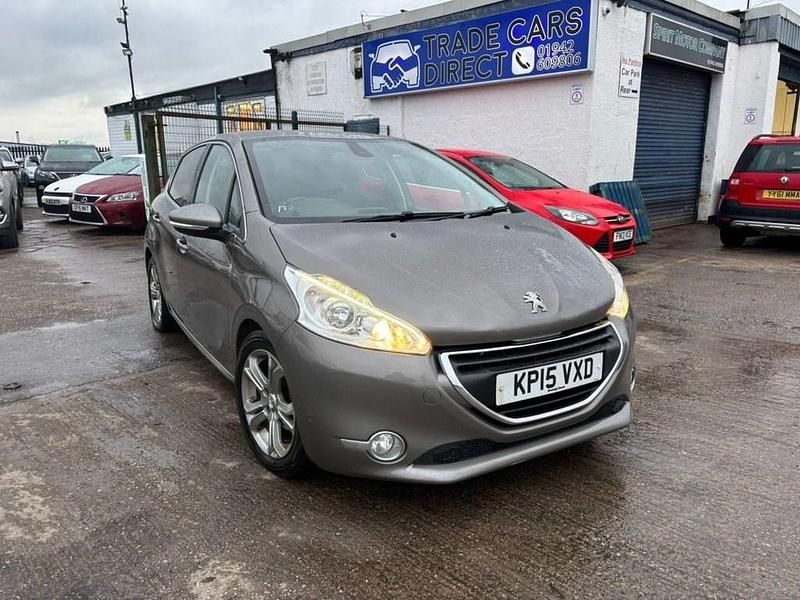 Used Peugeot 208 Allure 92 HP (67 kW) 2015 Grey Hatchback