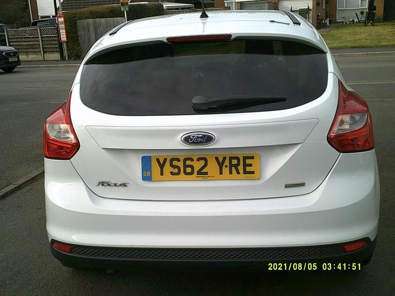 Used Ford Focus Zetec 2013 White Hatchback