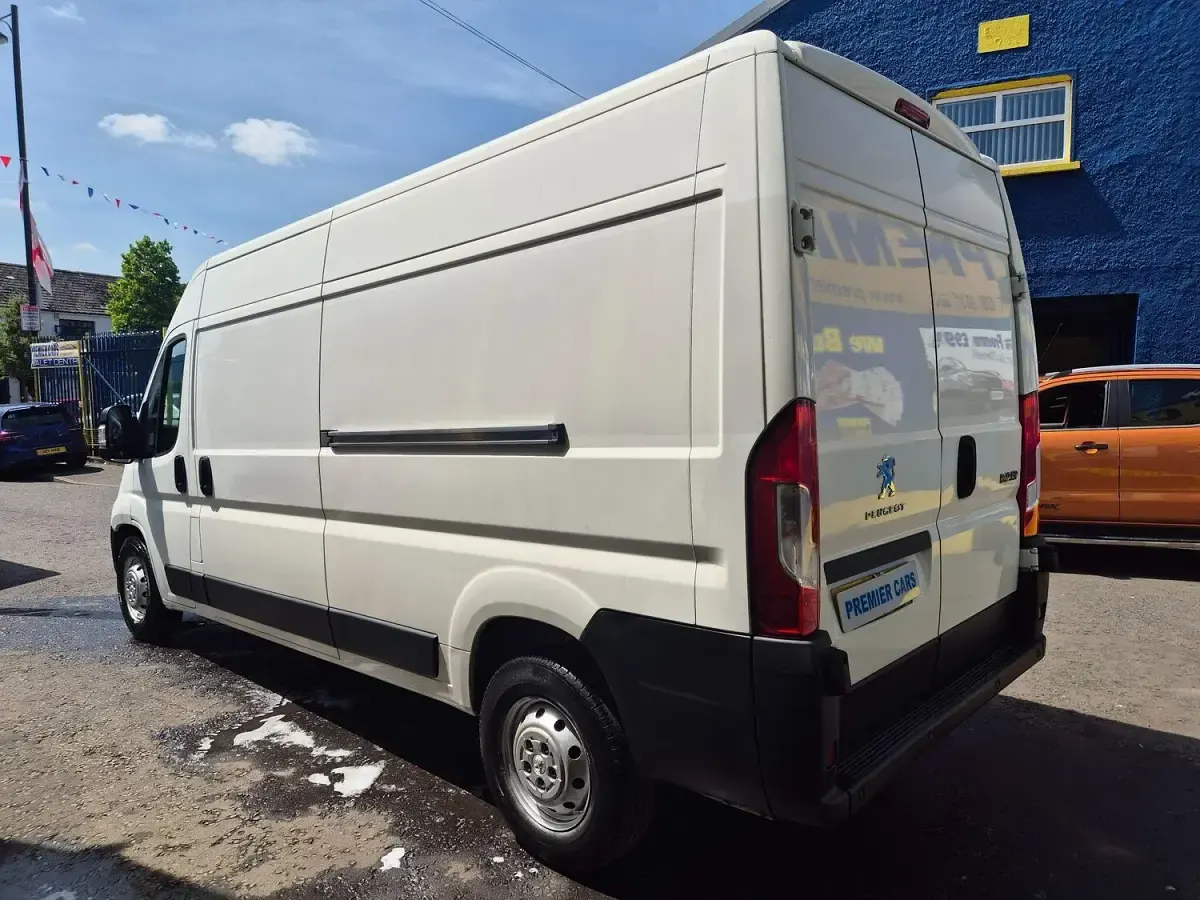 Used Peugeot Boxer 140 HP (102 kW) 2020 White Van
