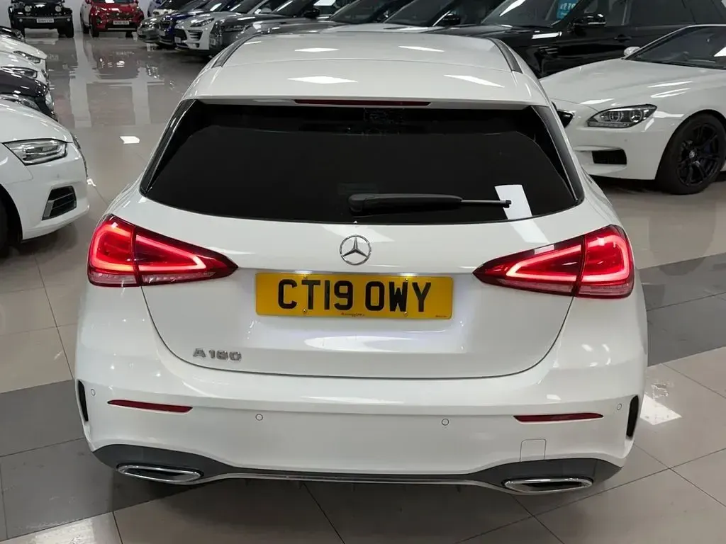 Begagnad Mercedes A180 Executive 136 HK (100 kW) 2019 Vit Halvkombi