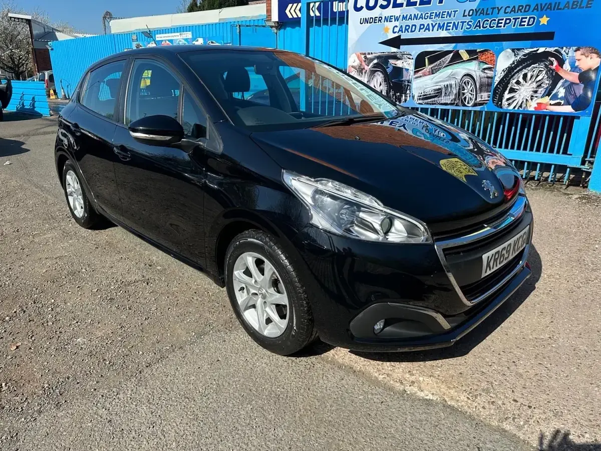 Gebraucht Peugeot 208 Active 2019 Schwarz Kleinwagen