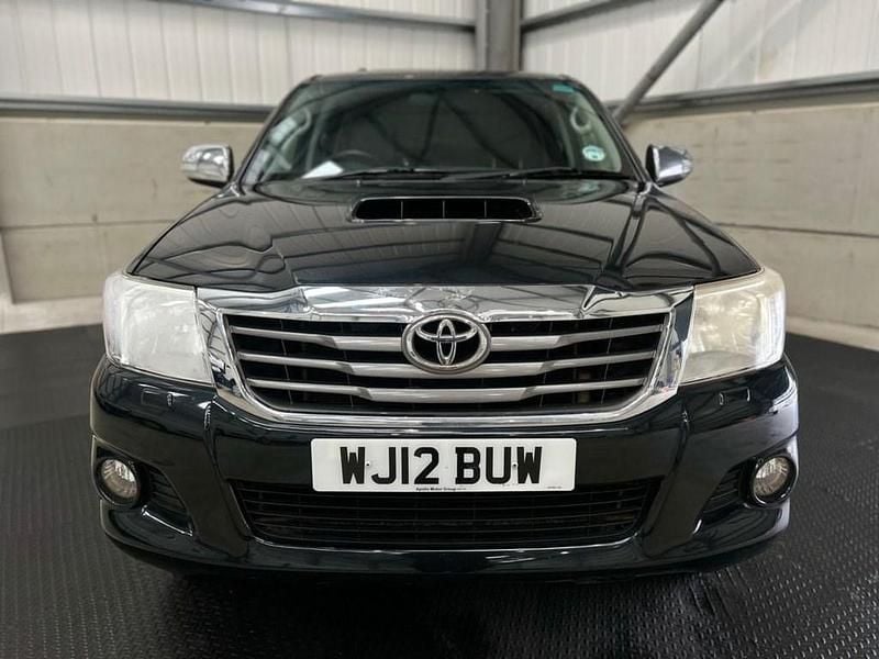 Used Toyota HiLux 171 HP (125 kW) 2012 Black Pickup