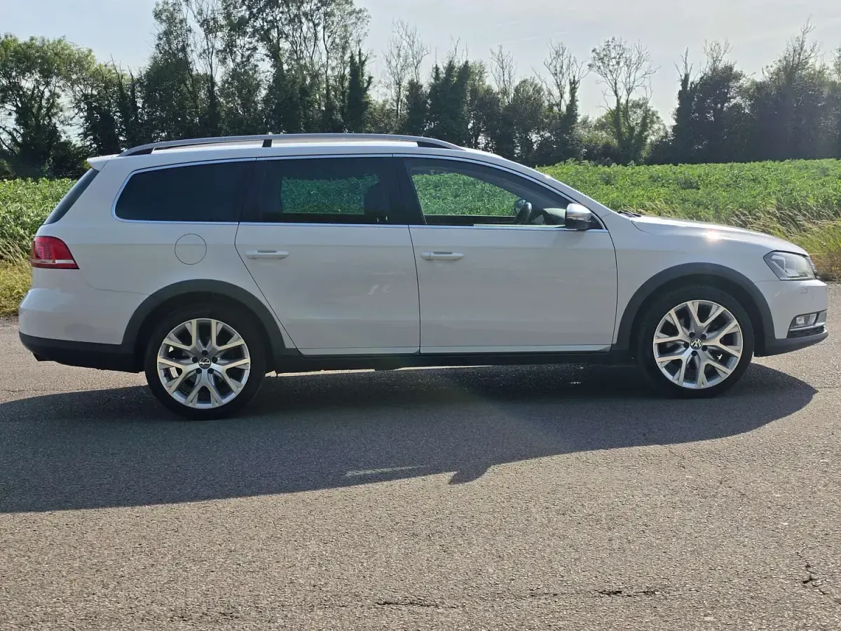 Used VW Passat Alltrack S 2013 White Estate