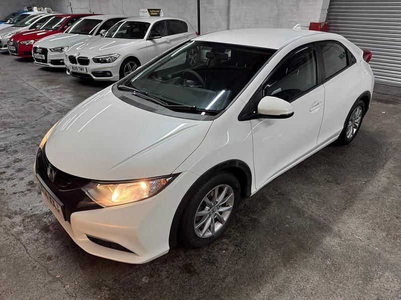 Used Honda Civic S 2014 White Hatchback