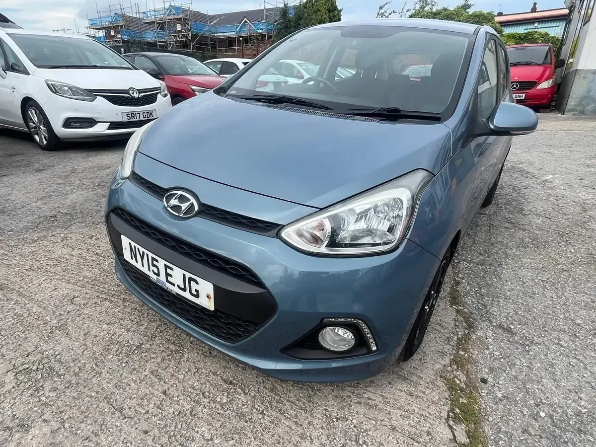 Used Hyundai i10 Premium 87 HP (63 kW) 2015 Blue Hatchback