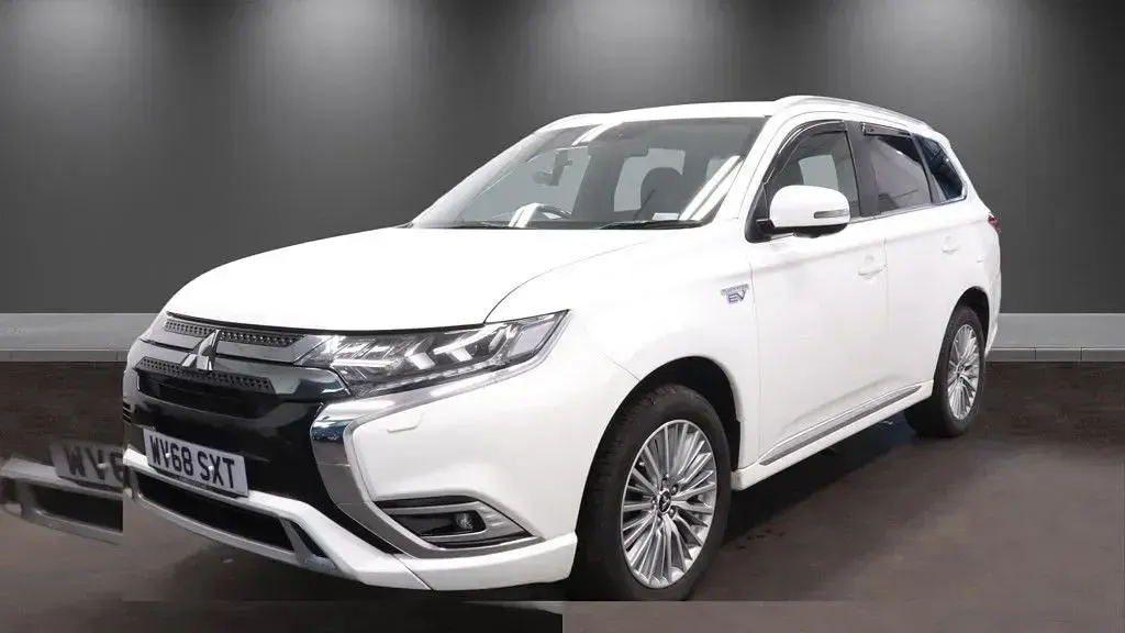 Used Mitsubishi Outlander P-HEV 2018 White Estate
