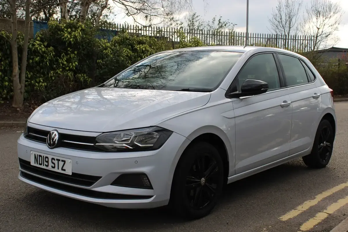 Used VW Polo SE 95 HP (69 kW) 2019 Silver Hatchback