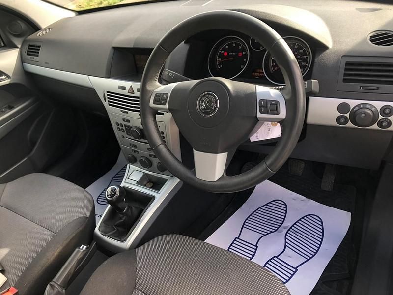 Used Vauxhall Astra Active 2010 Silver Hatchback