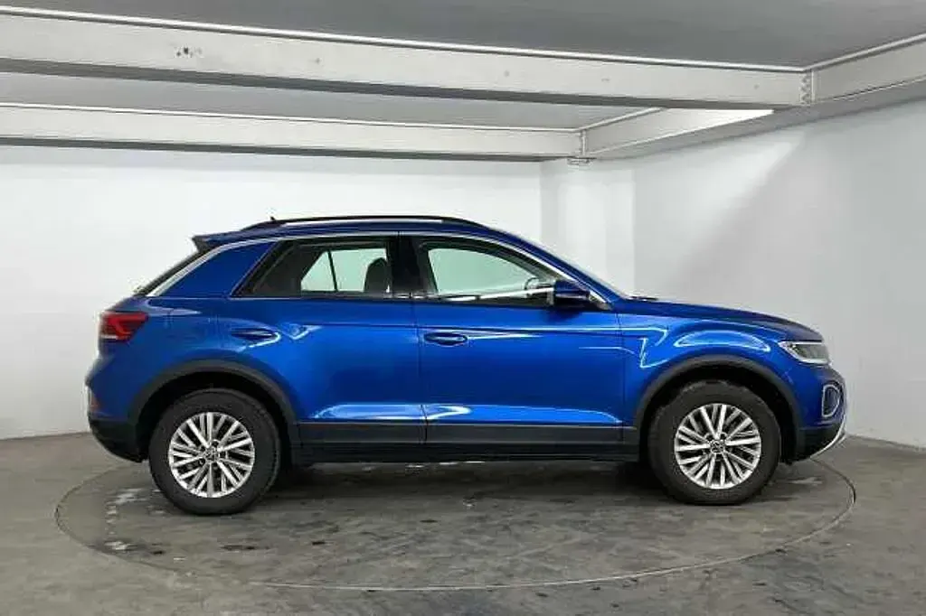 Używany VW T-Roc Life 150 KM (110 kW) 2023 Niebieski SUV