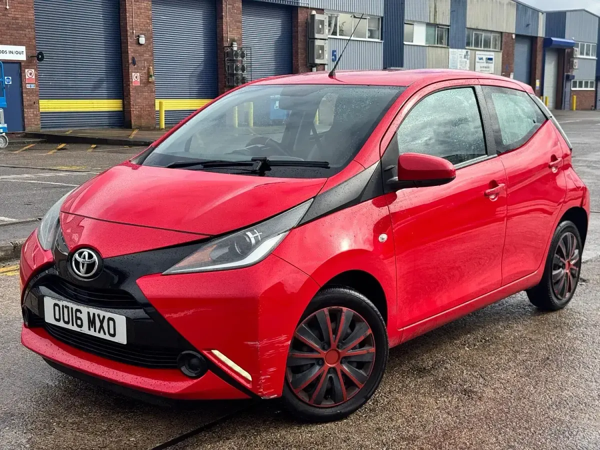 Used Toyota Aygo X-play 69 HP (50 kW) 2016 Red Hatchback