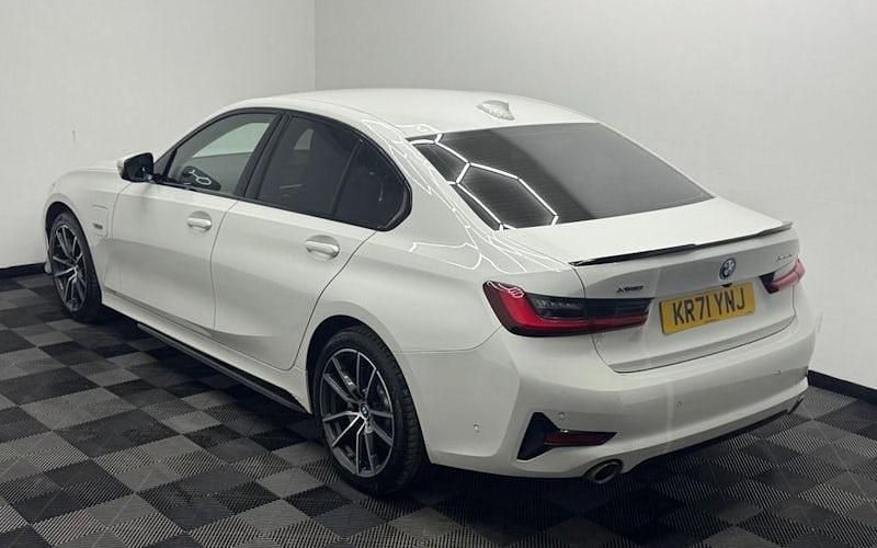 Used BMW 330e Sport Line 292 HP (214 kW) 2022 White Sedan