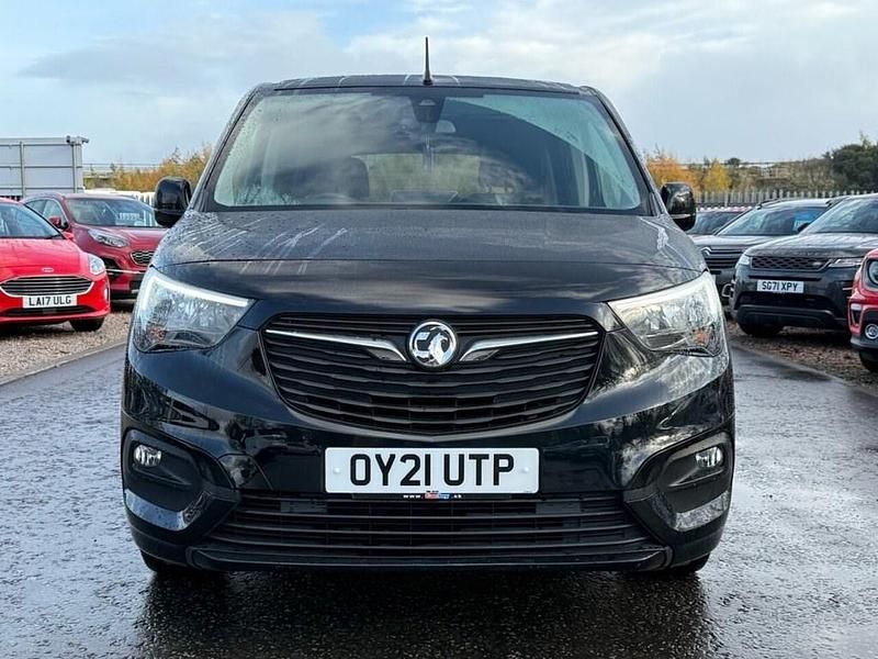 Second-hand Vauxhall Combo 130 CP (95 kW) 2021 Negru Monovolum