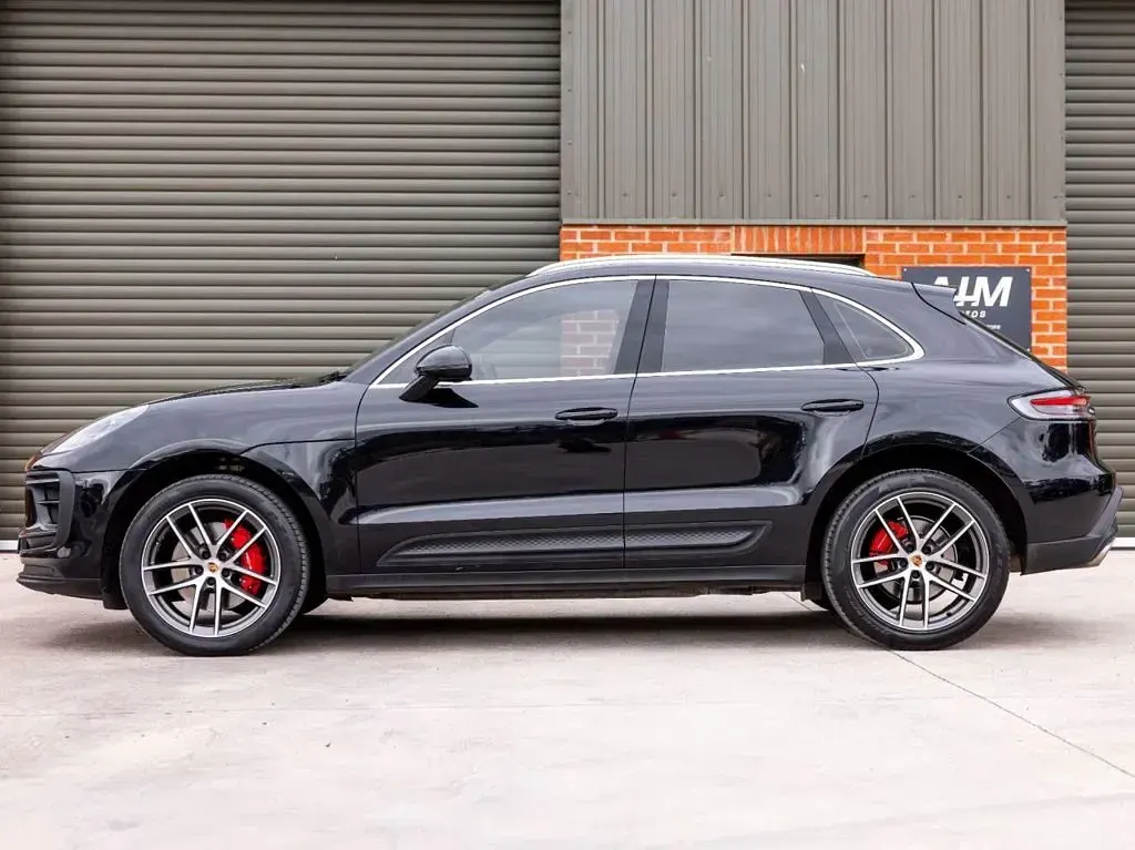 Used Porsche Macan 380 HP (279 kW) 2023 Black SUV