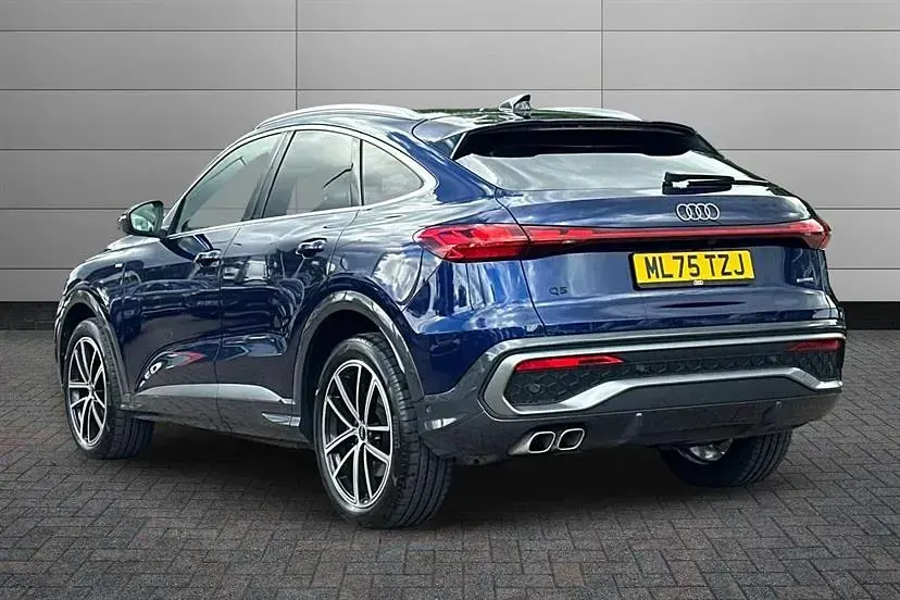 Used Audi Q5 Advanced 204 HP (150 kW) 2025 Navarra blue SUV