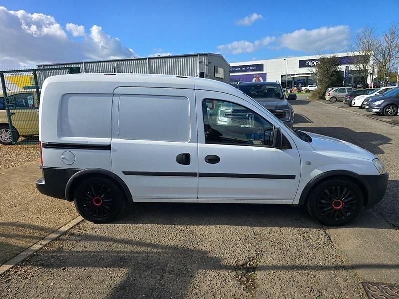 Used Vauxhall Combo 2007 White MPV