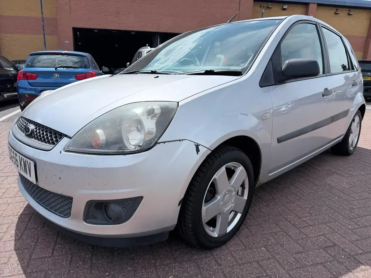 Used Ford Fiesta Zetec 80 HP (58 kW) 2006 Silver Hatchback