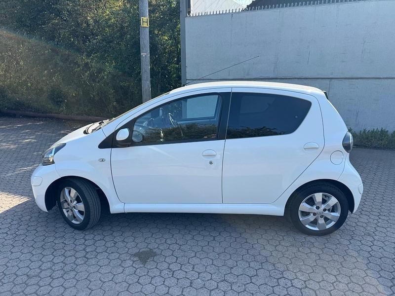 Used Toyota Aygo 2011 White Hatchback