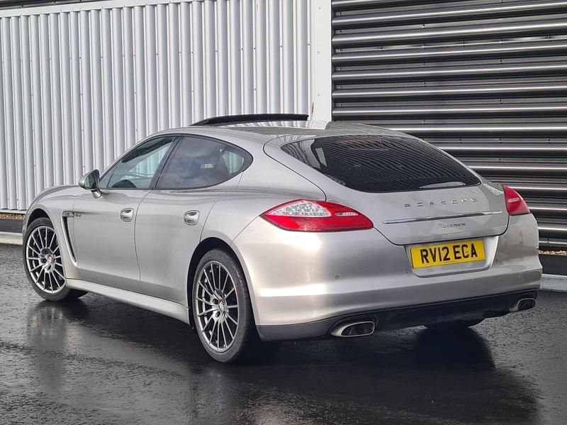 Used Porsche Panamera 250 HP (183 kW) 2012 Silver Hatchback