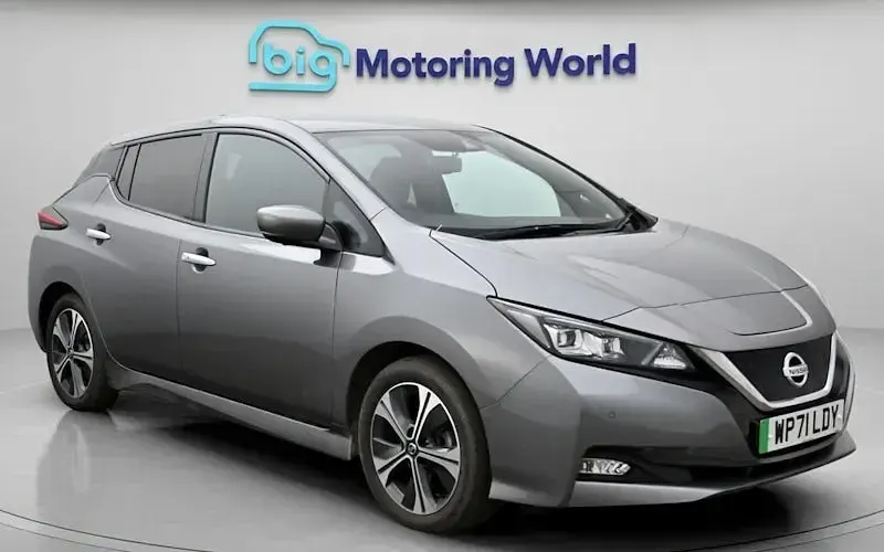 Begagnad Nissan Leaf Tekna 110 kW (150 HK) 2022 Halvkombi