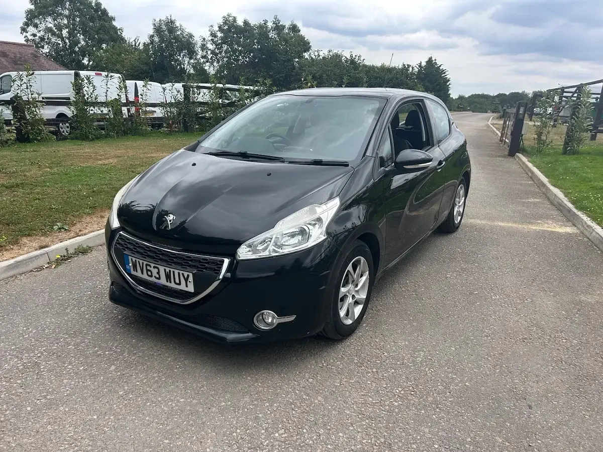 Used Peugeot 208 Active 82 HP (60 kW) 2013 Black Hatchback